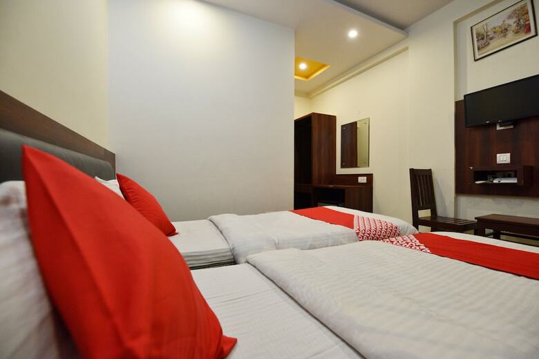 Oyo 3311 Hotel Apple 9