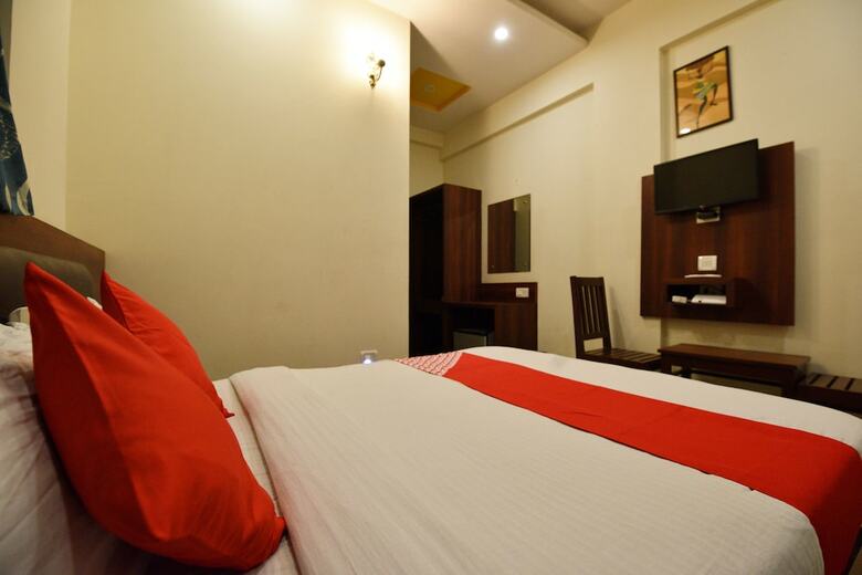 Oyo 3311 Hotel Apple 9