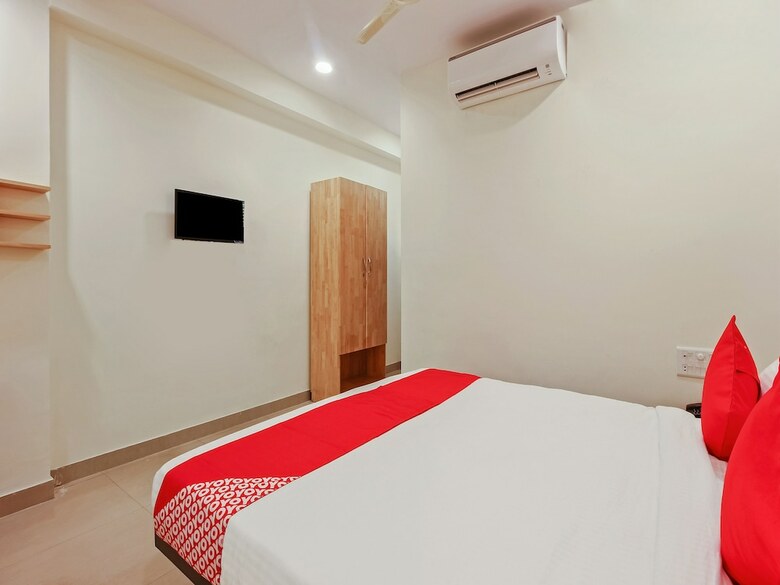 Hotel Collection O 16073 Kothapet Ramoji