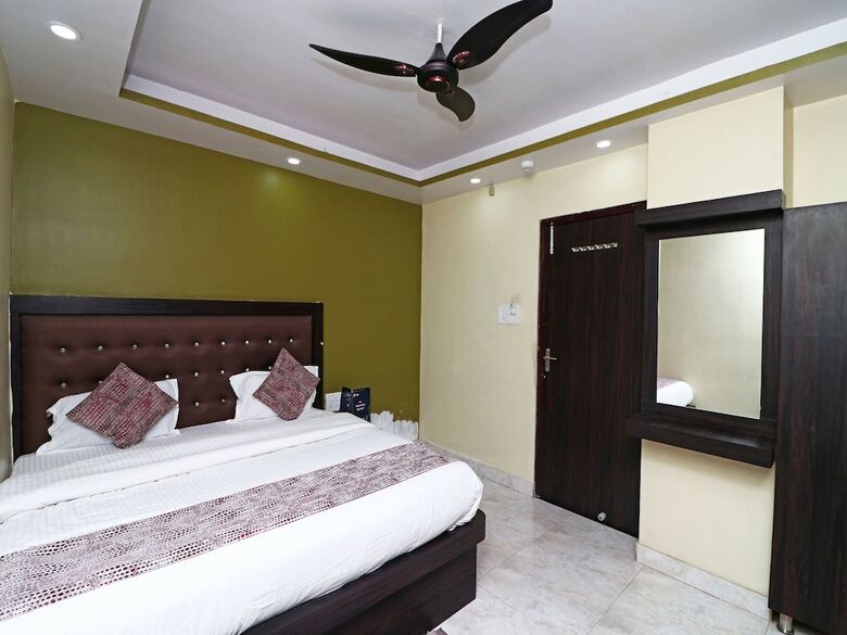 Oyo 15169 Hotel Rk Inn