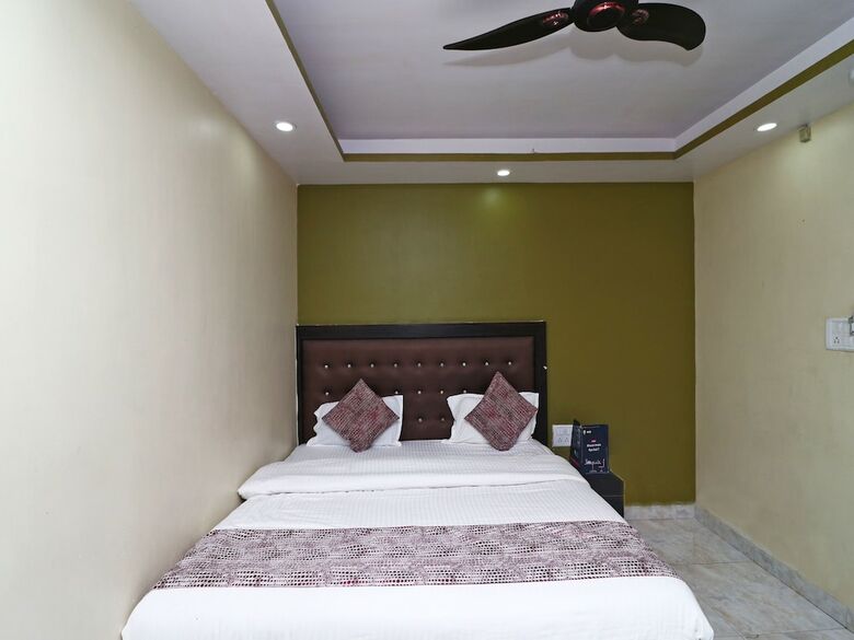 Oyo 15169 Hotel Rk Inn