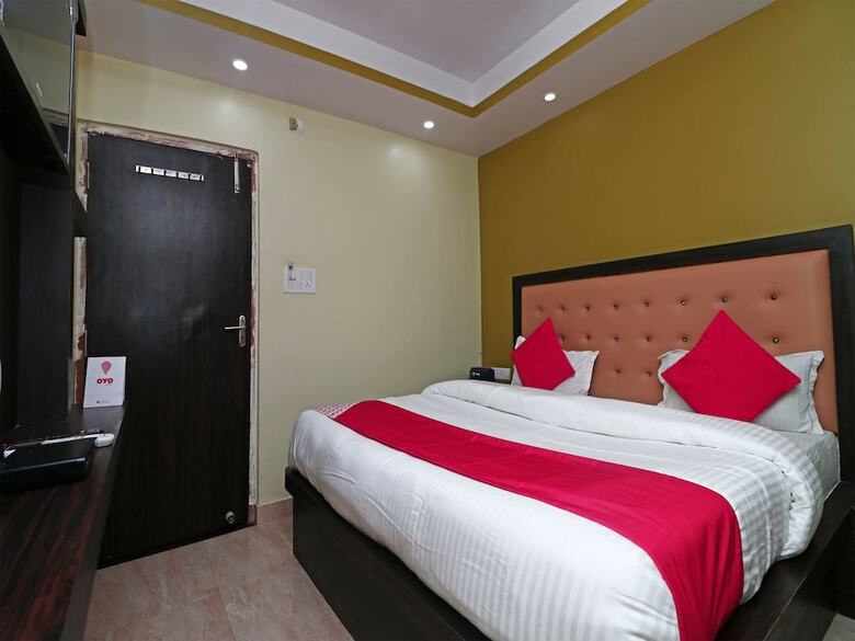 Oyo 15169 Hotel Rk Inn