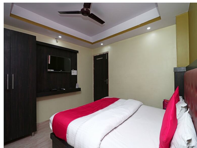 Oyo 15169 Hotel Rk Inn