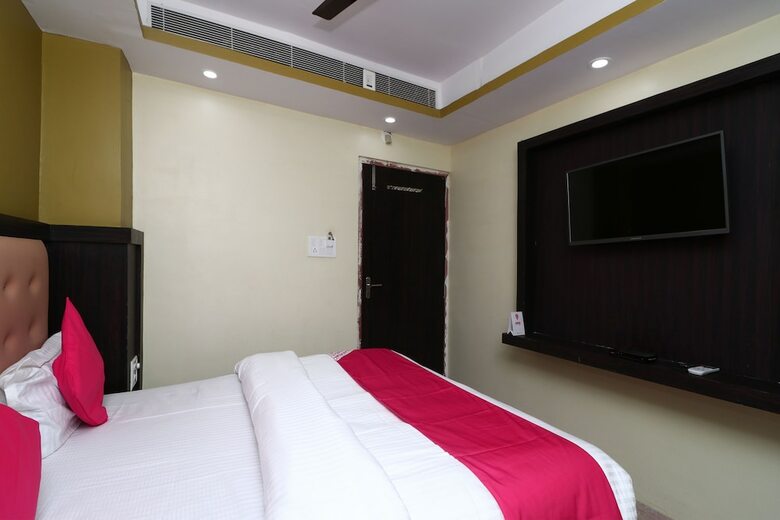 Oyo 15169 Hotel Rk Inn