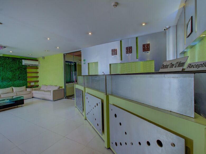 Oyo 4843 Hotel City Palace