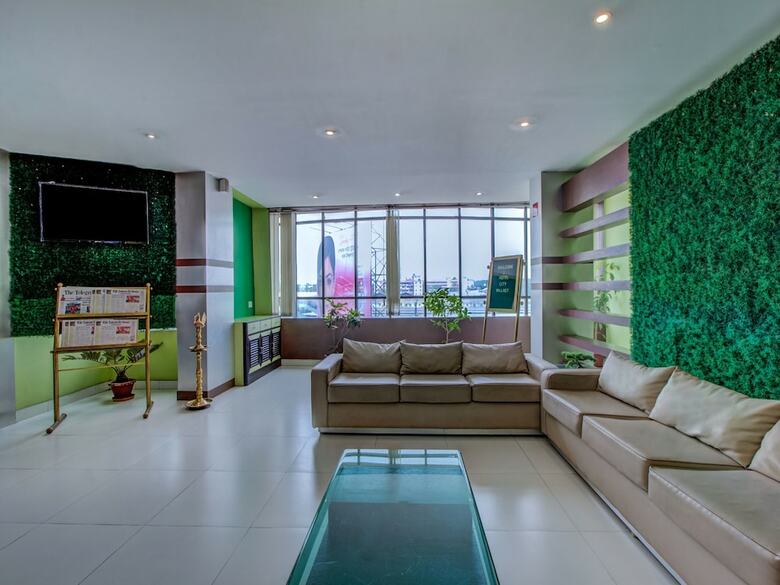 Oyo 4843 Hotel City Palace