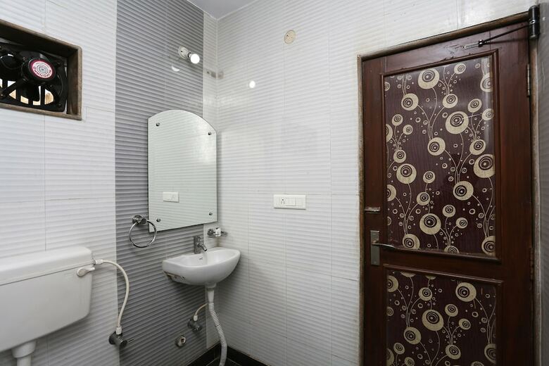 Hotel Oyo 8625 Yogendra Residency