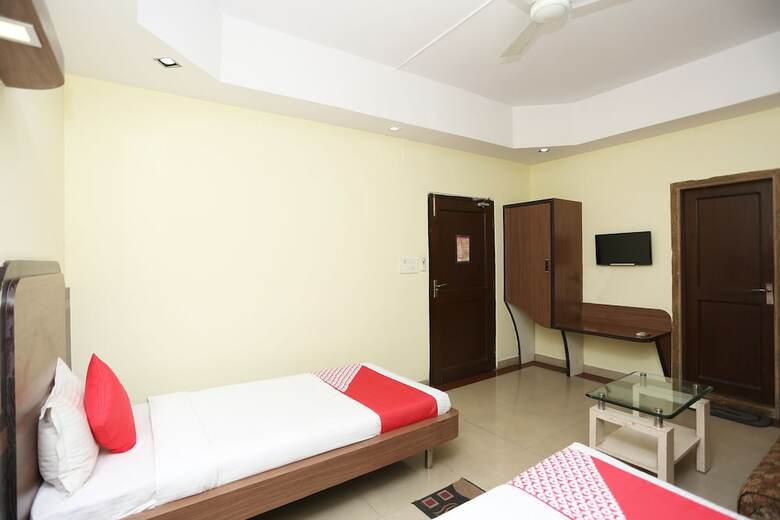 Hotel Oyo 8625 Yogendra Residency
