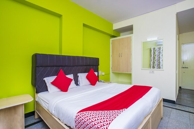 Hotel Oyo 25036 Suraksha Residency