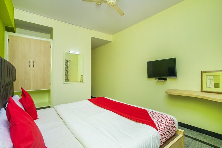 Hotel Oyo 25036 Suraksha Residency