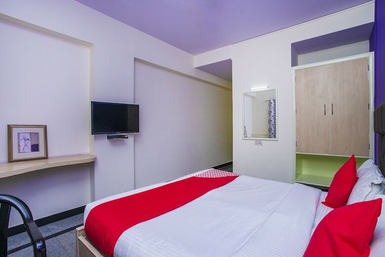 Hotel Oyo 25036 Suraksha Residency
