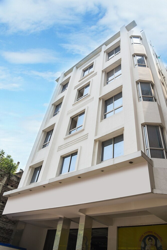 Oyo 14732 Hotel Buddha International