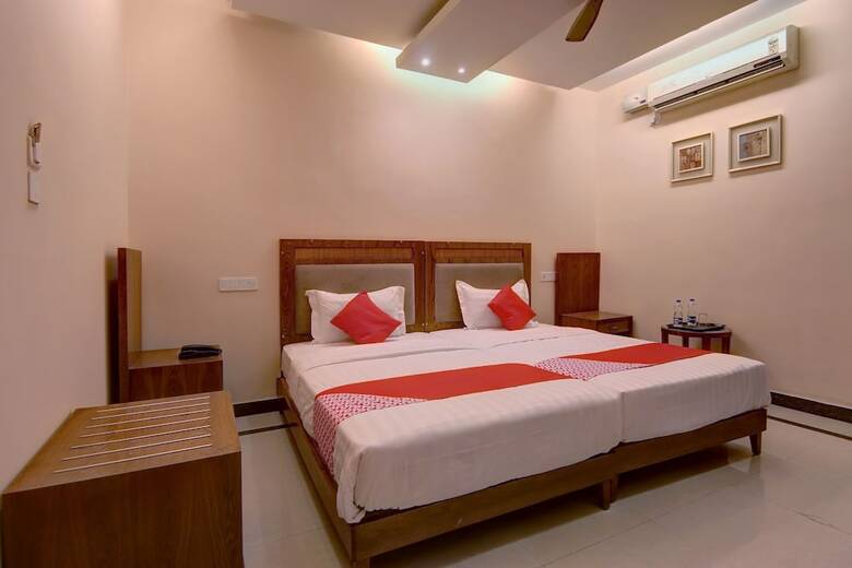 Hotel Oyo 24132 Genx