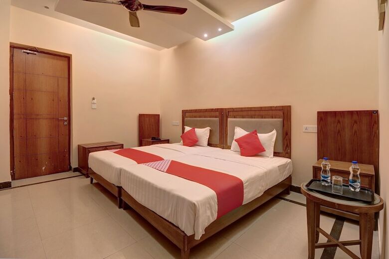 Hotel Oyo 24132 Genx
