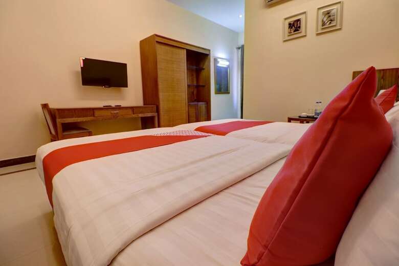 Hotel Oyo 24132 Genx