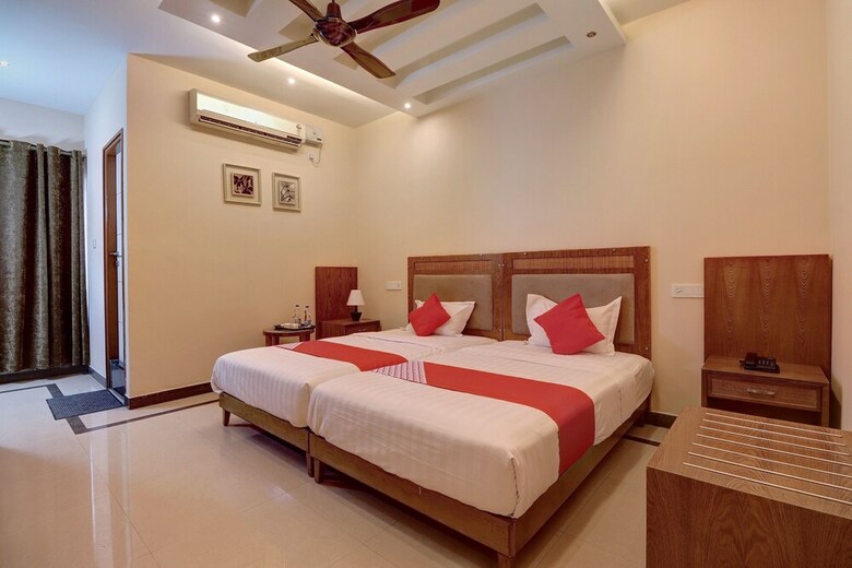 Hotel Oyo 24132 Genx