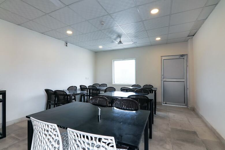 Hotel Oyo 16685 Silverkey Cd Sohna Road