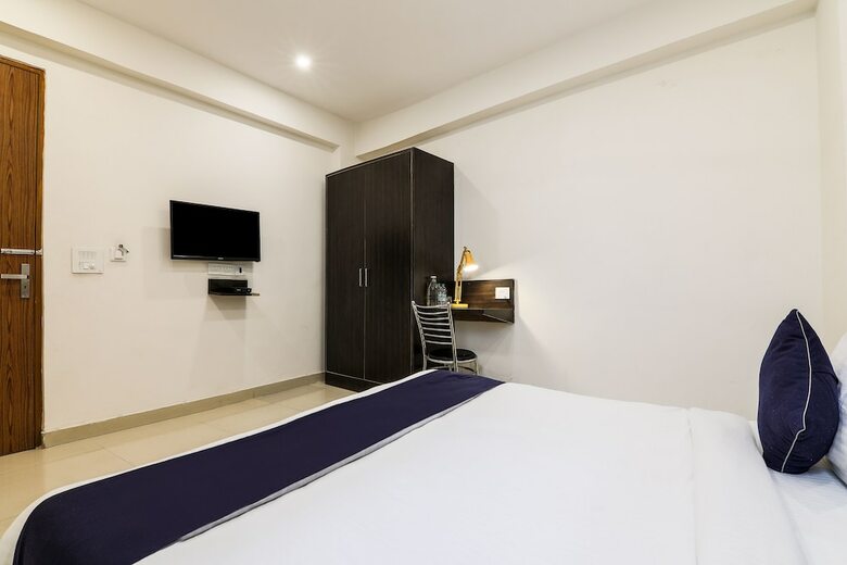 Hotel Oyo 16685 Silverkey Cd Sohna Road