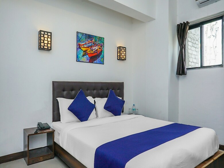 Hotel Oyo 24491 Silverkey Kharadi