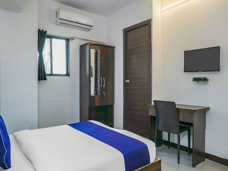 Hotel Oyo 24491 Silverkey Kharadi