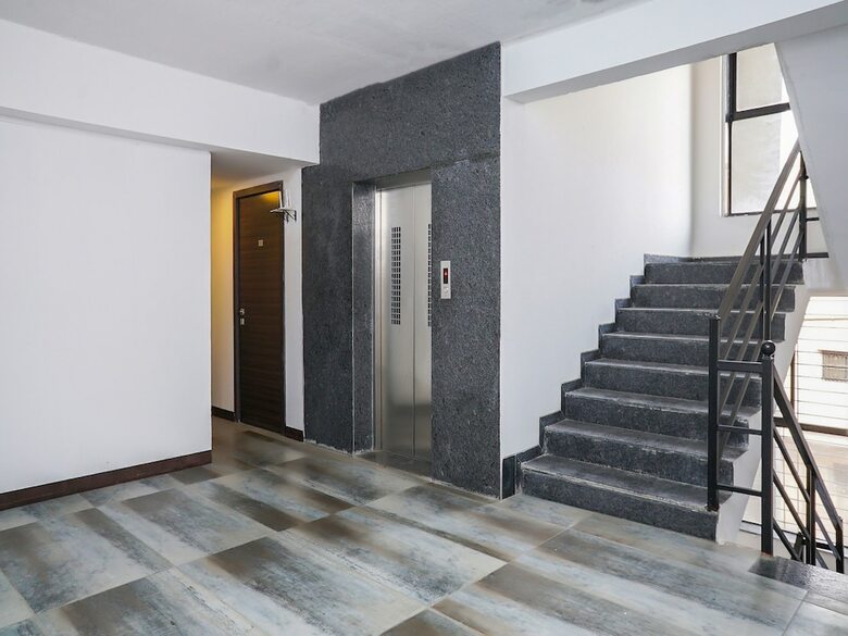 Hotel Oyo 24491 Silverkey Kharadi