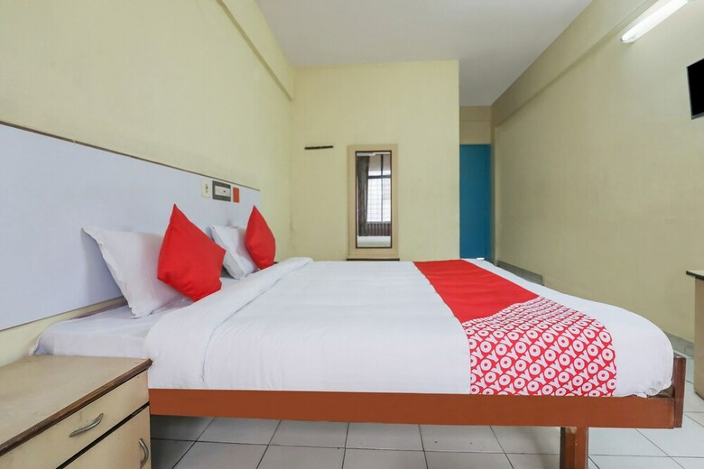 Oyo 23083 Hotel Hindustan Deluxe