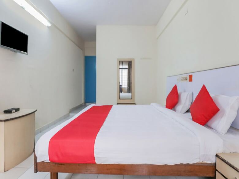 Oyo 23083 Hotel Hindustan Deluxe