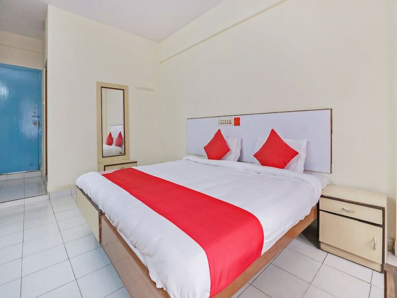 Oyo 23083 Hotel Hindustan Deluxe