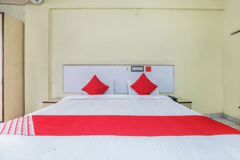Oyo 23083 Hotel Hindustan Deluxe