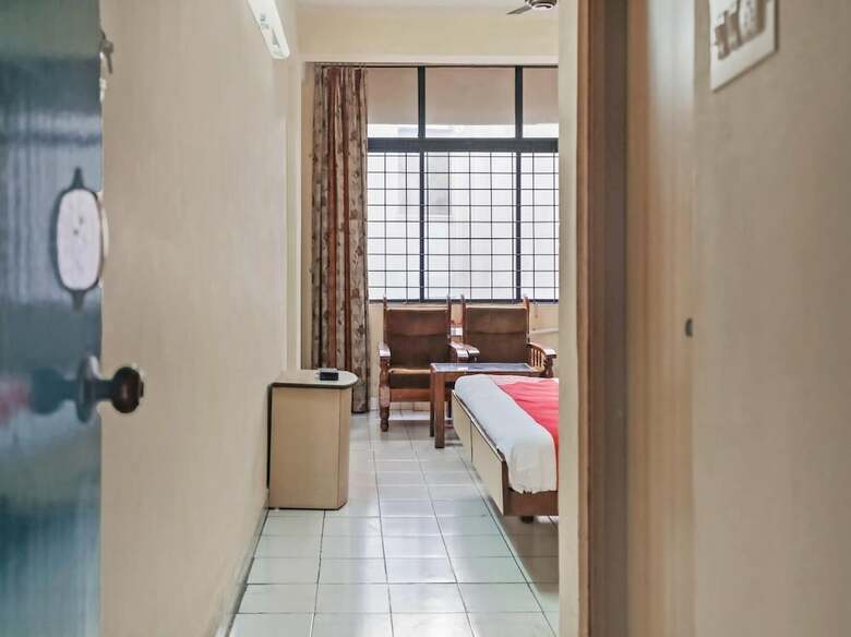 Oyo 23083 Hotel Hindustan Deluxe