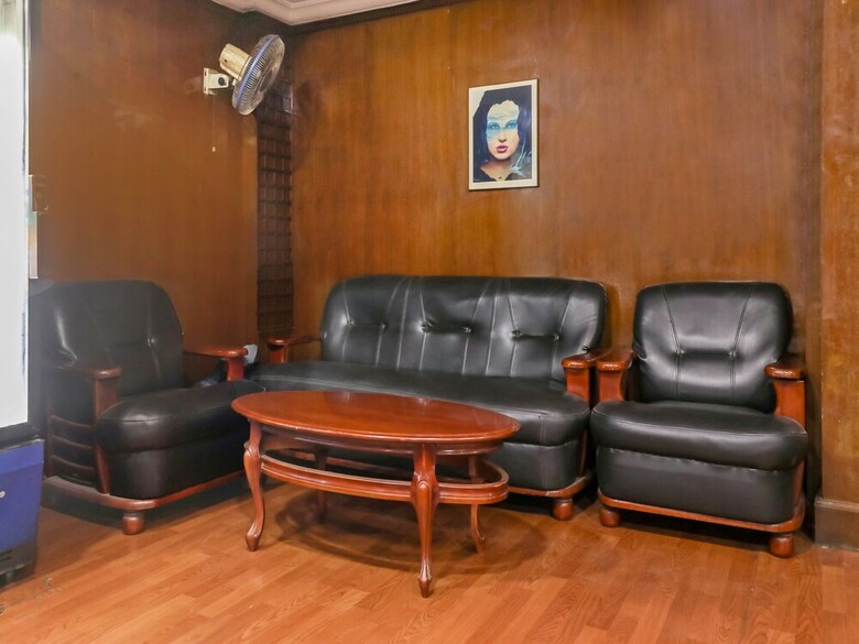 Oyo 23083 Hotel Hindustan Deluxe