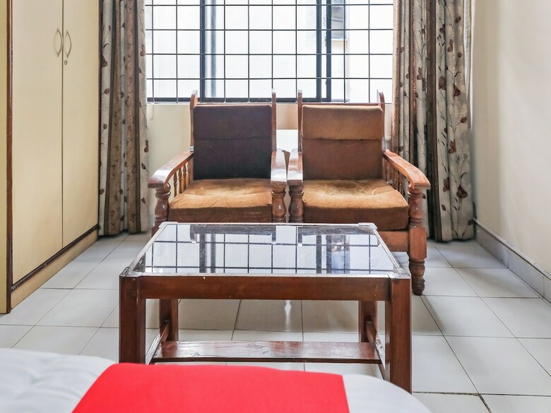 Oyo 23083 Hotel Hindustan Deluxe