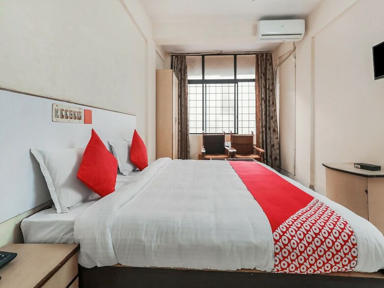 Oyo 23083 Hotel Hindustan Deluxe