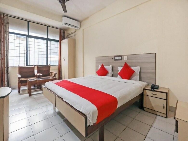 Oyo 23083 Hotel Hindustan Deluxe