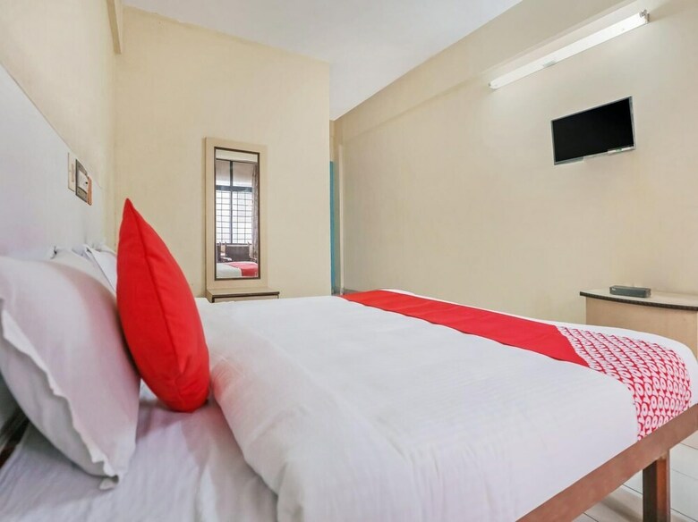 Oyo 23083 Hotel Hindustan Deluxe