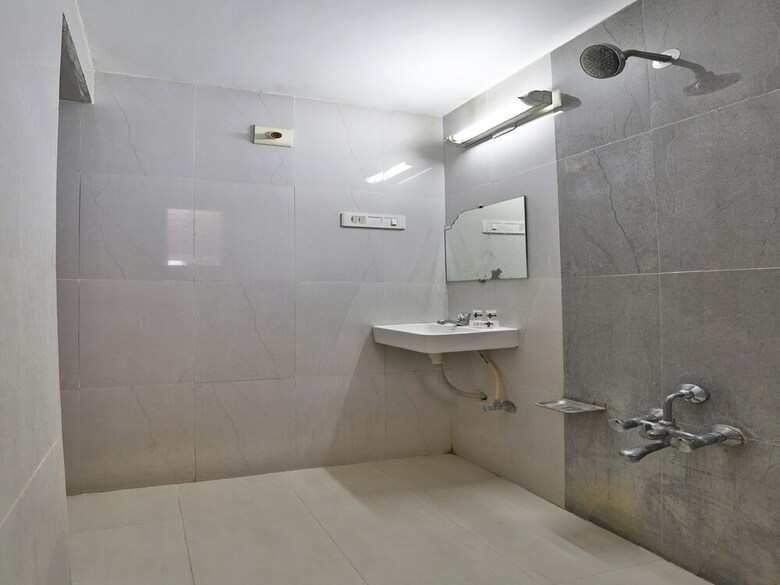Oyo 22574 Hotel Deep Palace