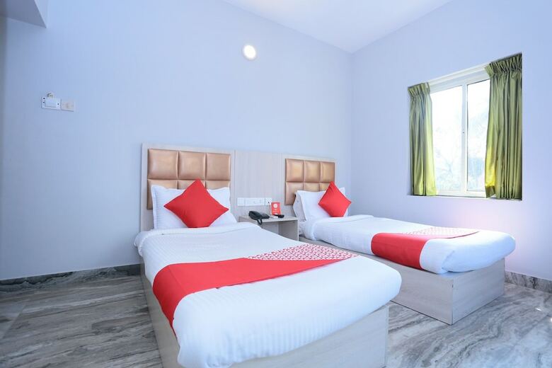 Oyo 16910 Hotel Prince Palace