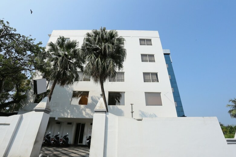 Oyo 16910 Hotel Prince Palace