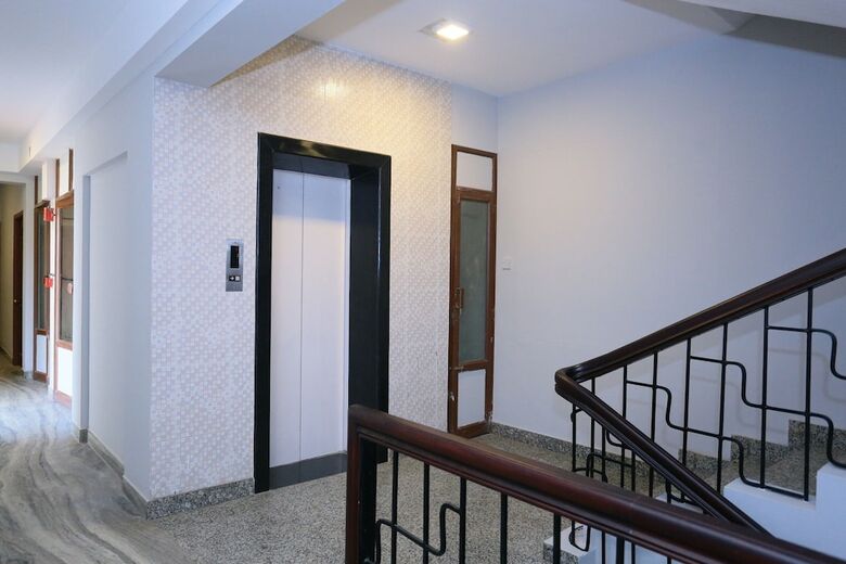Oyo 16910 Hotel Prince Palace