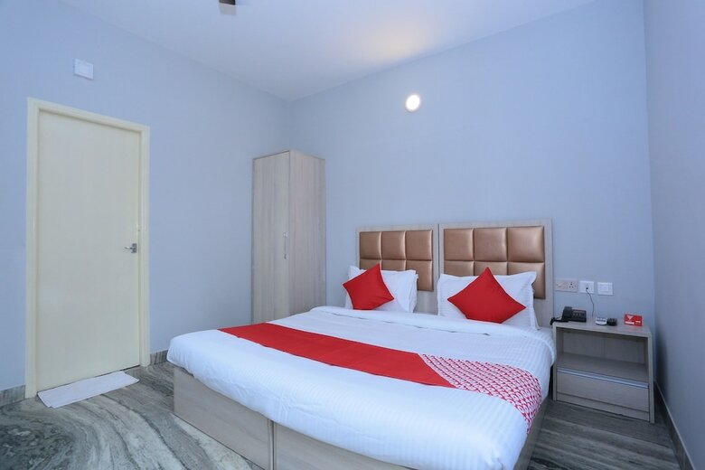 Oyo 16910 Hotel Prince Palace