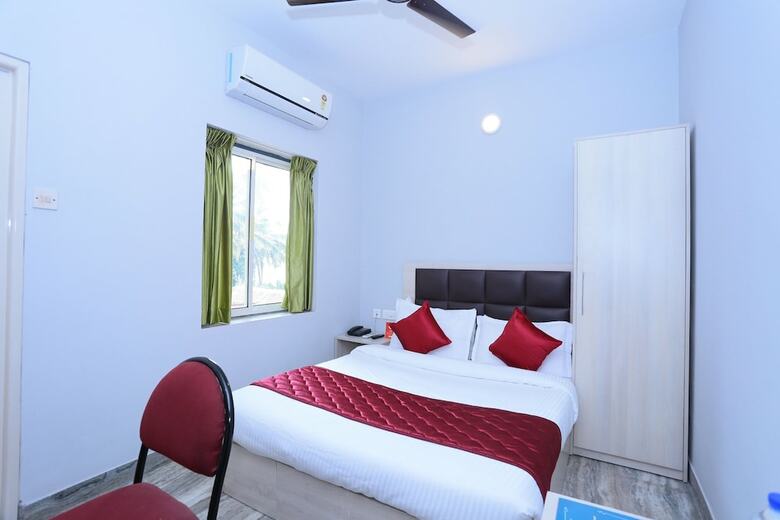 Oyo 16910 Hotel Prince Palace