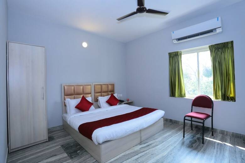 Oyo 16910 Hotel Prince Palace