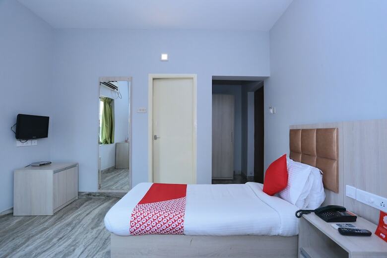 Oyo 16910 Hotel Prince Palace