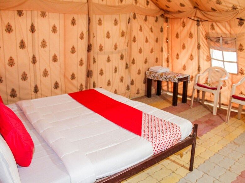 Oyo 26228 Royal Camps