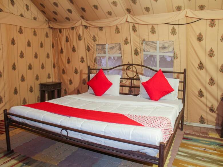 Oyo 26228 Royal Camps