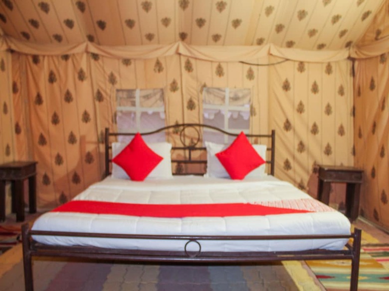 Oyo 26228 Royal Camps
