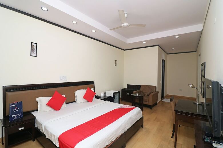Hotel Oyo 24624 Kaycee Residency