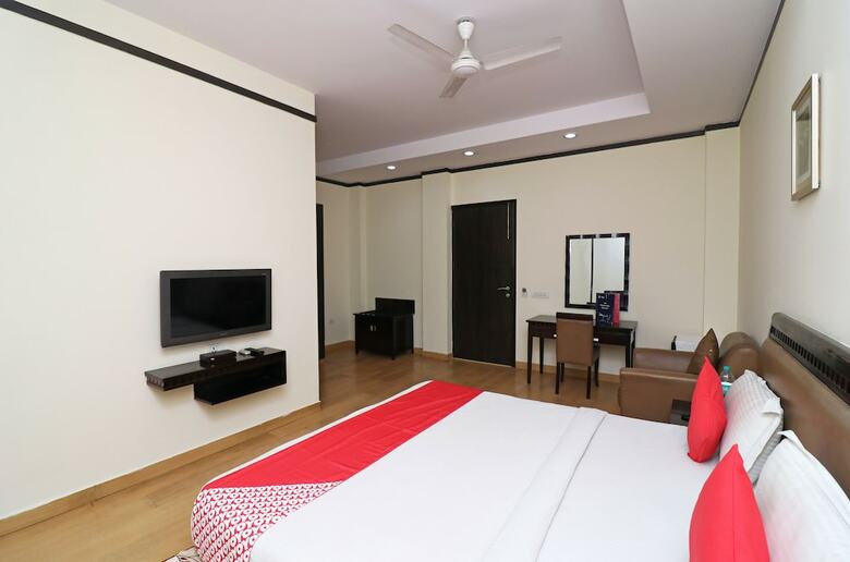 Hotel Oyo 24624 Kaycee Residency