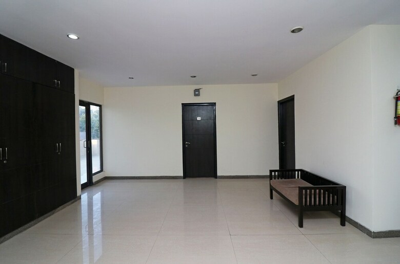 Hotel Oyo 24624 Kaycee Residency