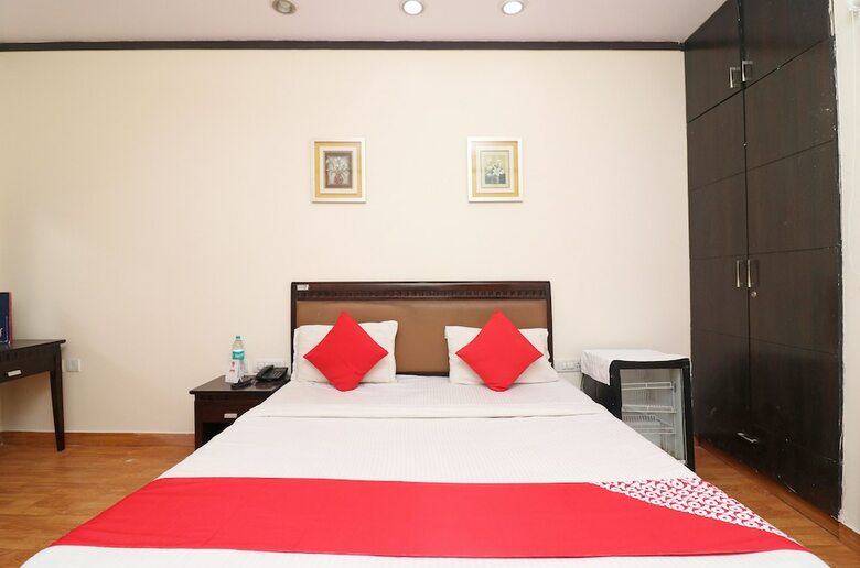 Hotel Oyo 24624 Kaycee Residency
